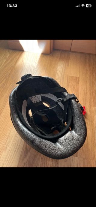 Casco infantil morado para bici o patines