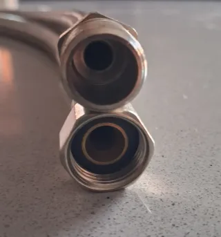 Latiguillos flexibles fontanería