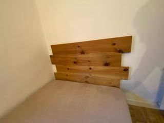 Somier con cabecero de madera para colgar