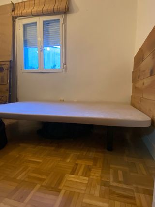 Somier con cabecero de madera para colgar