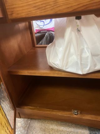 Mueble de baño de madera con lavabo