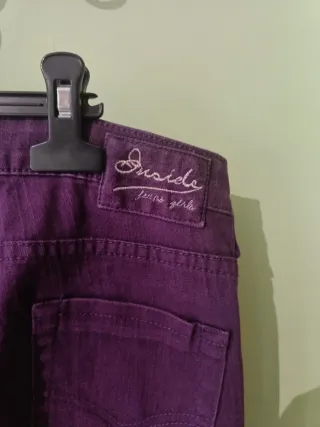Pantalón vaquero morado