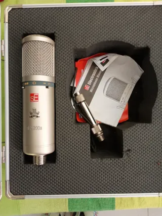 Micrófono sE Electronics sE2200a + T-bone