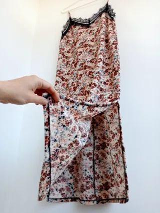 Vestido largo floral con encaje