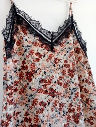 Vestido largo floral con encaje