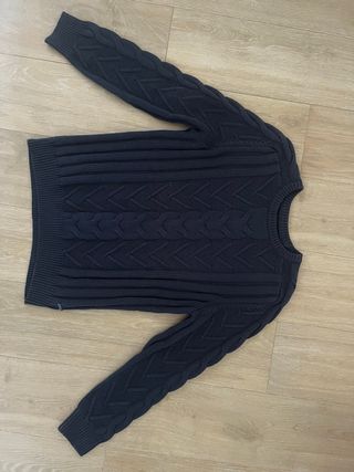 Jersey azul con trenzas