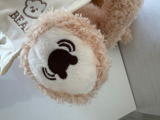 Oso de peluche interactivo con manta