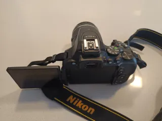 Cámara Nikon D5600 + accesorios