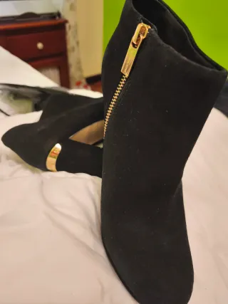 Botas de tacón negras con cordones