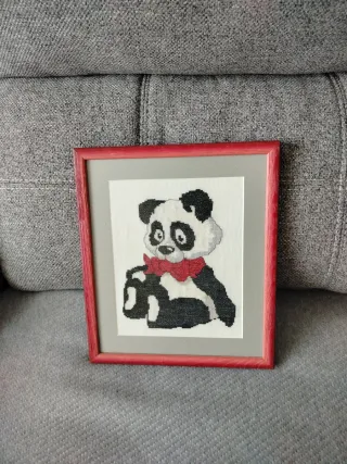 Cuadro Punto de Cruz Panda con Lazo Rojo