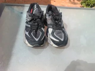 New Balance 9060 negras talla 37