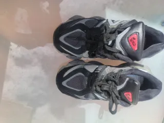 New Balance 9060 negras talla 37