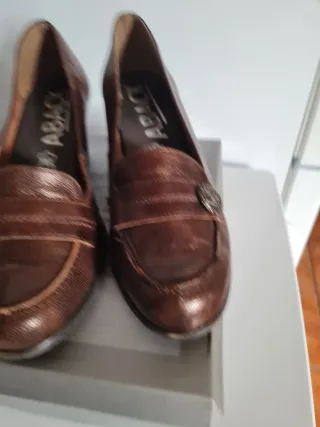 Mocasines de piel con tacón ABACK tono cobre.