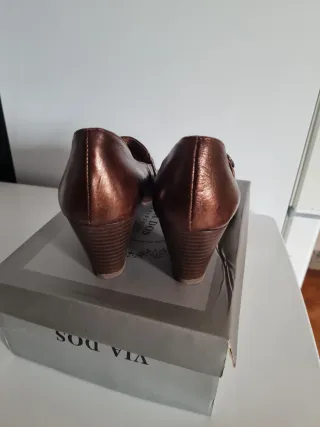 Mocasines de piel con tacón ABACK tono cobre.