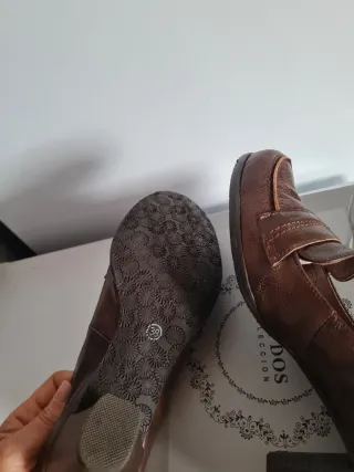Mocasines de piel con tacón ABACK tono cobre.