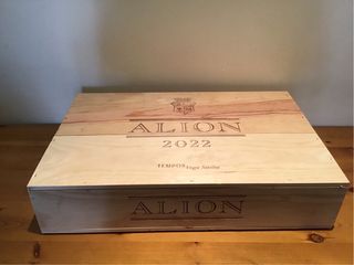 Scatola di legno grande con coperchio sovrapposto