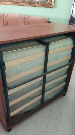 Cama turca metálica y de madera