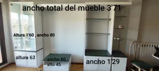 Armario blanco y verde con puertas