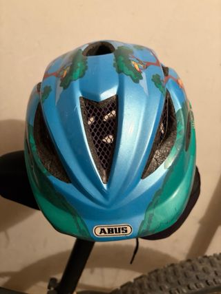 Casco infantil ABUS diseño naturaleza