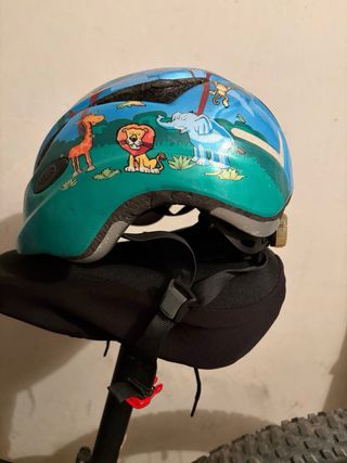 Casco infantil ABUS diseño naturaleza