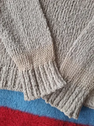 Jersey de primavera gris clarito.