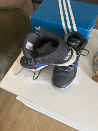 Zapatillas Adidas Altas Negras y Azules
