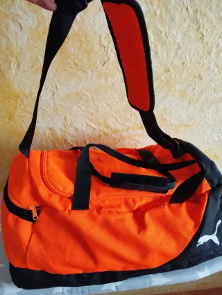 Bolsa de deporte Puma naranja y negra