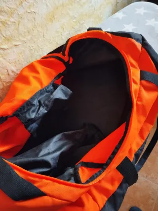 Bolsa de deporte Puma naranja y negra