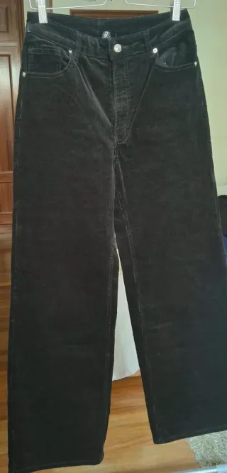 Pantalón pana flare y camisa estampada T38