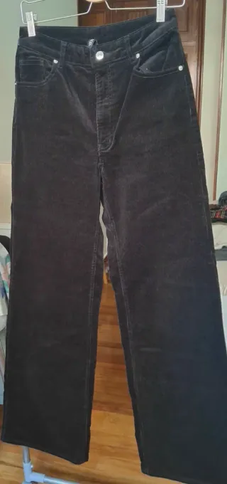 Pantalón pana flare y camisa estampada T38