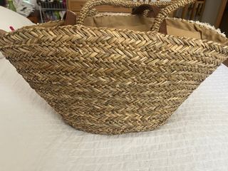 Capazo boho con abalorios y pompones