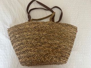 Capazo boho con abalorios y pompones