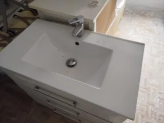 Mueble de baño con lavabo+ lavabo+ grifo+ valvula
