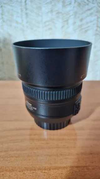 Objetivo Nikon 50mm 1.8G + Parasol HB-47