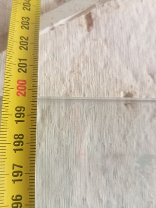 Mampara de cristal con marco metálico