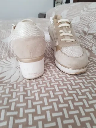 Zapatillas Geox Beige y Dorado