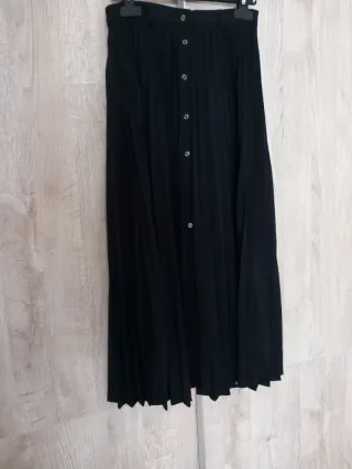 Falda plisada negra.sirve para una s