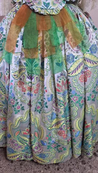 Traje de Fallera Multicolor y Dorado