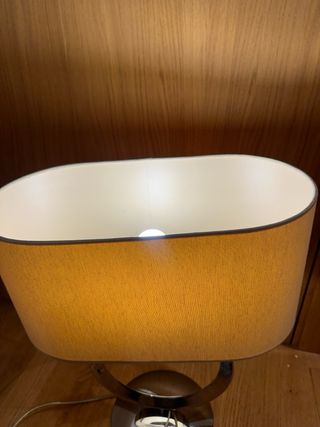 Lámpara de mesa moderna metal y tela