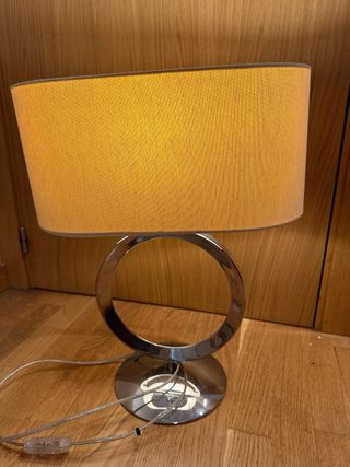 Lámpara de mesa moderna metal y tela