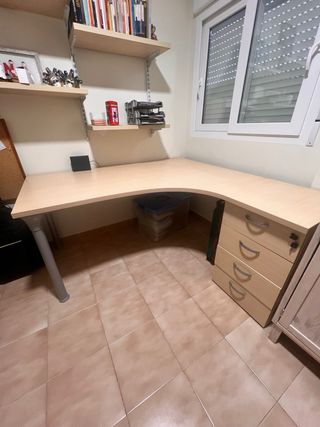 Mesa de escritorio angular madera y metal