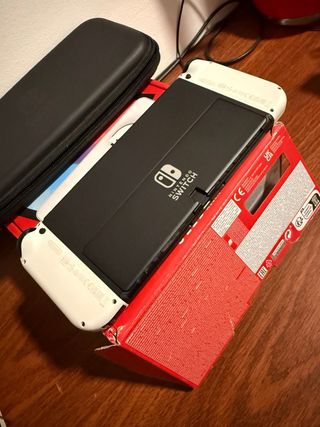 Nintendo Switch OLED Bianca e Nera