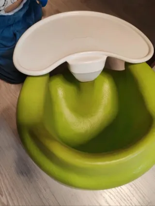 Trona para bebé con bandeja.