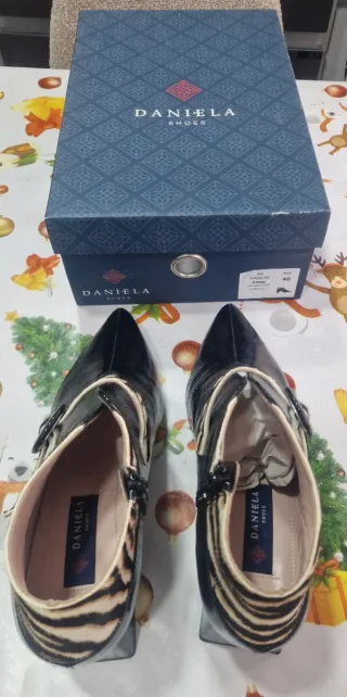 Botines Daniela Shoes Piel Charol Animal Print