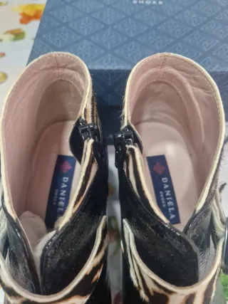 Botines Daniela Shoes Piel Charol Animal Print