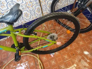 Bicicleta de montaña verde 28