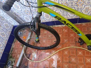 Bicicleta de montaña verde 28