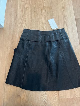 Falda Zara asimétrica con cinturón y botones