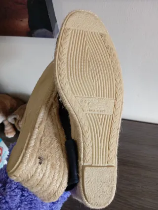 Sandalias  negras bordadas