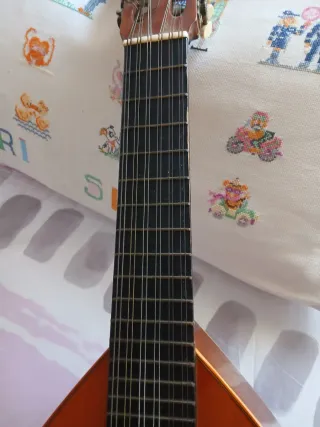 Laúd artesanal de 10 cuerdas